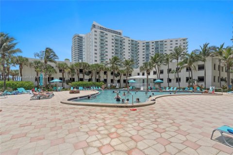 Condominio en venta en Hollywood, Florida, 1 dormitorio, 73.3 m2 № 1383568 - foto 16