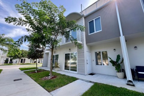 Townhouse in Homestead, Florida 4 bedrooms, 129.88 sq.m. № 1383565 - photo 2