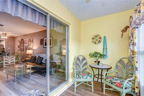 Condo in New Port Richey, Florida, 2 bedrooms  № 1017380 - photo 27