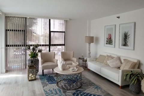 Condo in Aventura, Florida, 2 bedrooms  № 1345691 - photo 10