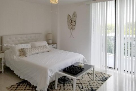 Condo in Aventura, Florida, 2 bedrooms  № 1345691 - photo 16