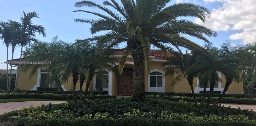 Villa ou maison à Palmetto Bay, Floride 4 chambres, 250.56 m2 № 1345690