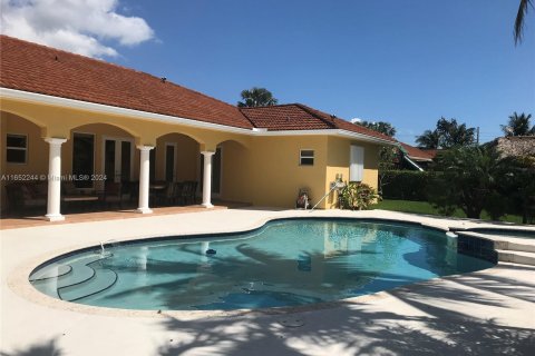 Villa ou maison à louer à Palmetto Bay, Floride: 4 chambres, 250.56 m2 № 1345690 - photo 6