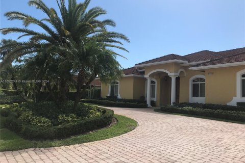 Villa ou maison à louer à Palmetto Bay, Floride: 4 chambres, 250.56 m2 № 1345690 - photo 2