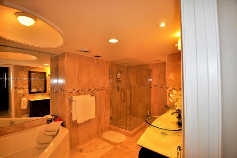 Condominio en alquiler en Hallandale Beach, Florida, 1 dormitorio, 120.77 m2 № 1387757 - foto 12