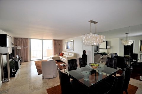 Condominio en alquiler en Hallandale Beach, Florida, 1 dormitorio, 120.77 m2 № 1387757 - foto 5