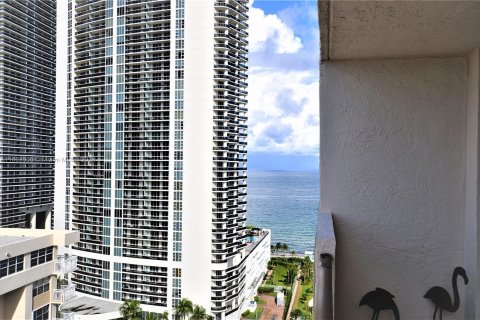 Condominio en alquiler en Hallandale Beach, Florida, 1 dormitorio, 120.77 m2 № 1387757 - foto 2