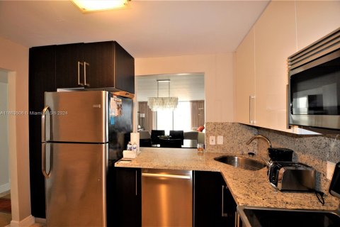 Condominio en alquiler en Hallandale Beach, Florida, 1 dormitorio, 120.77 m2 № 1387757 - foto 10