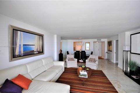 Condominio en alquiler en Hallandale Beach, Florida, 1 dormitorio, 120.77 m2 № 1387757 - foto 4