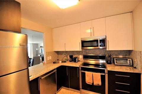 Condominio en alquiler en Hallandale Beach, Florida, 1 dormitorio, 120.77 m2 № 1387757 - foto 9