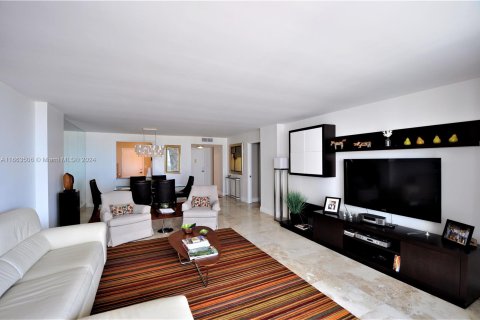 Condominio en alquiler en Hallandale Beach, Florida, 1 dormitorio, 120.77 m2 № 1387757 - foto 3