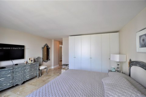 Condominio en alquiler en Hallandale Beach, Florida, 1 dormitorio, 120.77 m2 № 1387757 - foto 16