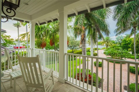 House in Lighthouse Point, Florida 5 bedrooms, 724.27 sq.m. № 615182 - photo 24