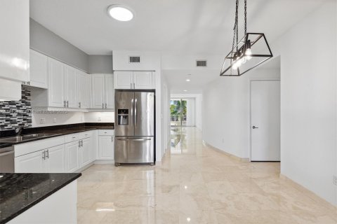 Condominio en venta en Key Biscayne, Florida, 2 dormitorios, 134.71 m2 № 783096 - foto 4