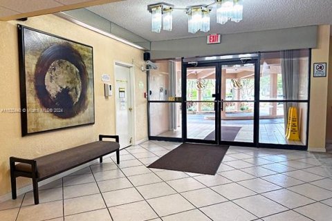 Copropriété à vendre à Pembroke Pines, Floride: 2 chambres, 91.04 m2 № 1007189 - photo 25