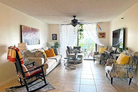 Condominio en venta en Pembroke Pines, Florida, 2 dormitorios, 91.04 m2 № 1007189 - foto 2