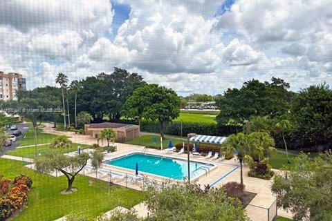 Condominio en venta en Pembroke Pines, Florida, 2 dormitorios, 91.04 m2 № 1007189 - foto 23