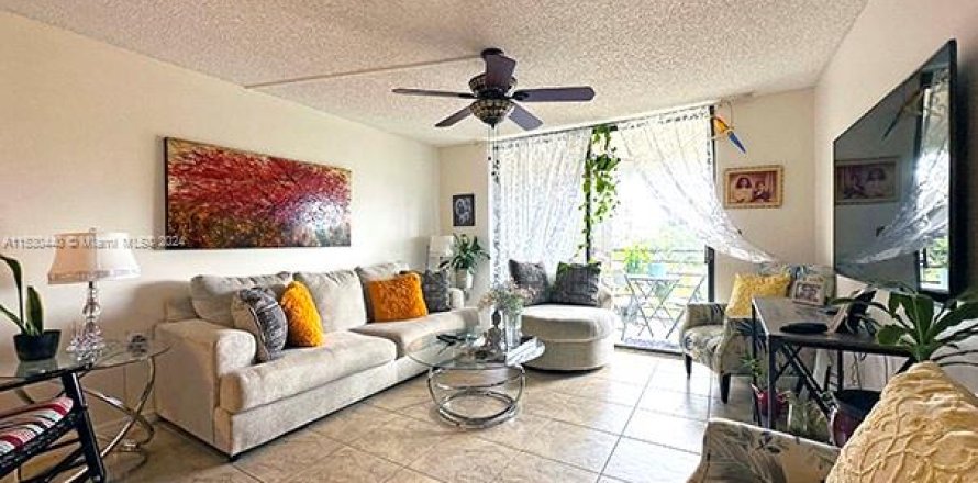 Condominio en Pembroke Pines, Florida, 2 dormitorios  № 1007189