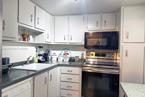 Condominio en venta en Pembroke Pines, Florida, 2 dormitorios, 91.04 m2 № 1007189 - foto 10