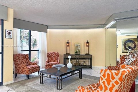 Condominio en venta en Pembroke Pines, Florida, 2 dormitorios, 91.04 m2 № 1007189 - foto 26