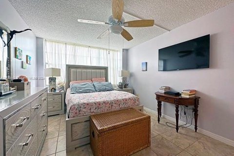 Condominio en venta en Pembroke Pines, Florida, 2 dormitorios, 91.04 m2 № 1007189 - foto 14