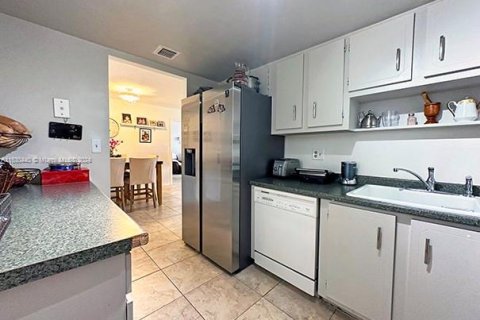 Condominio en venta en Pembroke Pines, Florida, 2 dormitorios, 91.04 m2 № 1007189 - foto 11