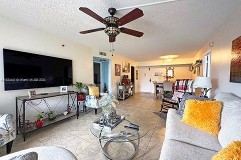 Condominio en venta en Pembroke Pines, Florida, 2 dormitorios, 91.04 m2 № 1007189 - foto 8