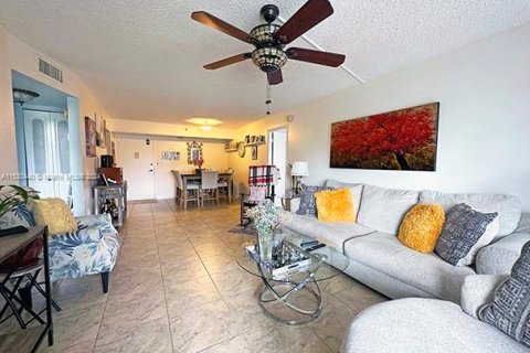 Copropriété à vendre à Pembroke Pines, Floride: 2 chambres, 91.04 m2 № 1007189 - photo 7