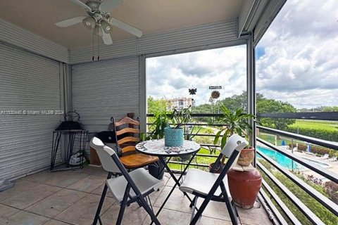 Condominio en venta en Pembroke Pines, Florida, 2 dormitorios, 91.04 m2 № 1007189 - foto 22