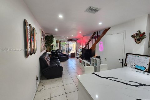 Condo in Miami, Florida, 2 bedrooms  № 1176209 - photo 4