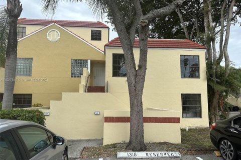 Купить кондоминиум в Майами, Флорида 3 спальни, 102.38м2, № 991273 - фото 1