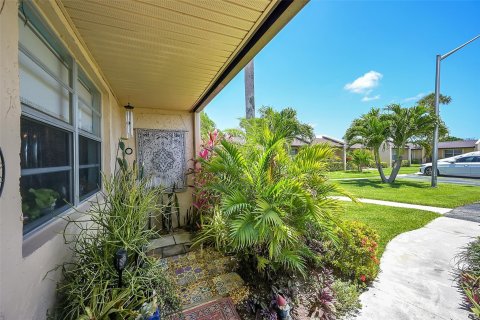 Villa ou maison à vendre à West Palm Beach, Floride: 2 chambres, 120.31 m2 № 1168501 - photo 16