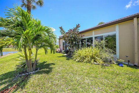 House in West Palm Beach, Florida 2 bedrooms, 120.31 sq.m. № 1168501 - photo 15