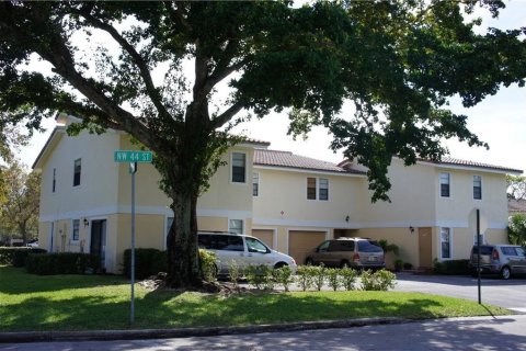Immobilier commercial à vendre à Coral Springs, Floride: 631.74 m2 № 998343 - photo 2
