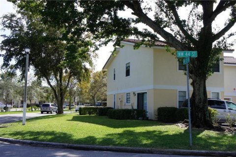 Immobilier commercial à vendre à Coral Springs, Floride: 631.74 m2 № 998343 - photo 25