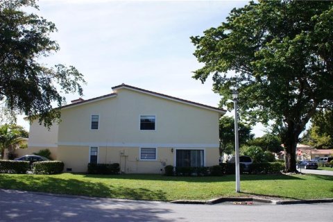 Immobilier commercial à vendre à Coral Springs, Floride: 631.74 m2 № 998343 - photo 24