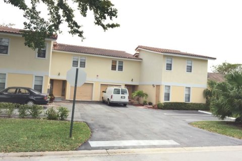 Immobilier commercial à vendre à Coral Springs, Floride: 631.74 m2 № 998343 - photo 4