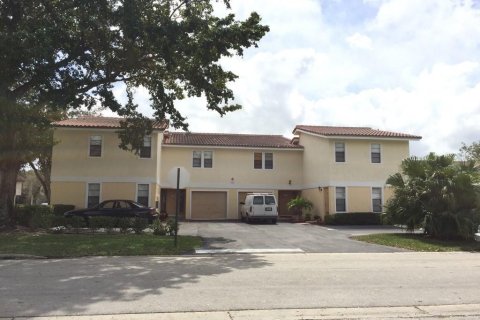 Immobilier commercial à vendre à Coral Springs, Floride: 631.74 m2 № 998343 - photo 3