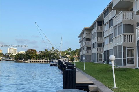 Condominio en venta en Hallandale Beach, Florida, 2 dormitorios, 97.55 m2 № 997851 - foto 16