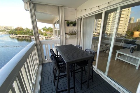 Copropriété à vendre à Hallandale Beach, Floride: 2 chambres, 97.55 m2 № 997851 - photo 24