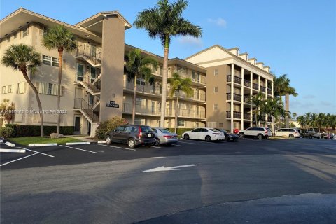 Condominio en venta en Hallandale Beach, Florida, 2 dormitorios, 97.55 m2 № 997851 - foto 17