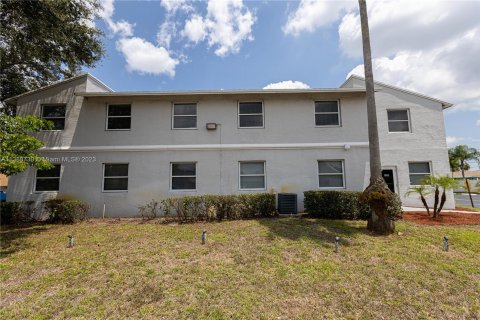 Immobilier commercial à vendre à Margate, Floride № 513093 - photo 6
