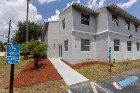 Immobilier commercial à vendre à Margate, Floride № 513093 - photo 2