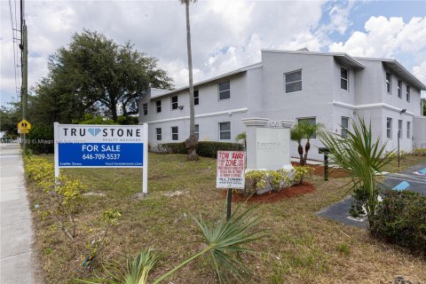 Immobilier commercial à vendre à Margate, Floride № 513093 - photo 1
