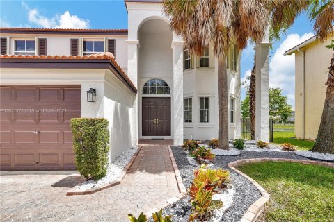 Villa ou maison à vendre à Pembroke Pines, Floride: 5 chambres, 325.25 m2 № 1291925 - photo 2