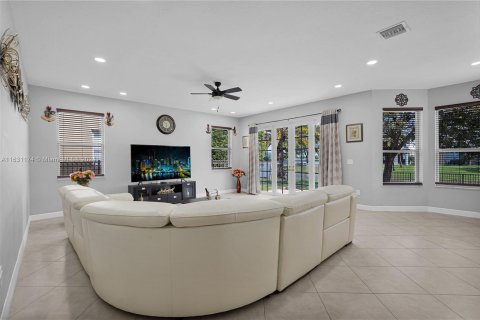 Villa ou maison à vendre à Pembroke Pines, Floride: 5 chambres, 325.25 m2 № 1291925 - photo 12