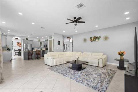 Villa ou maison à vendre à Pembroke Pines, Floride: 5 chambres, 325.25 m2 № 1291925 - photo 5