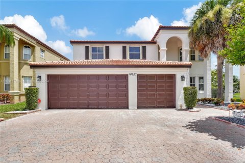 Villa ou maison à vendre à Pembroke Pines, Floride: 5 chambres, 325.25 m2 № 1291925 - photo 1