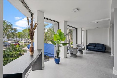 Condo in North Miami Beach, Florida, 2 bedrooms  № 1315628 - photo 7