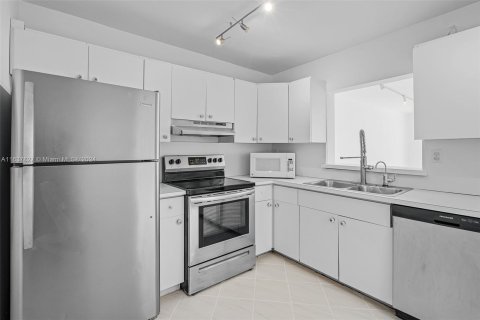 Condo in North Miami Beach, Florida, 2 bedrooms  № 1315628 - photo 29